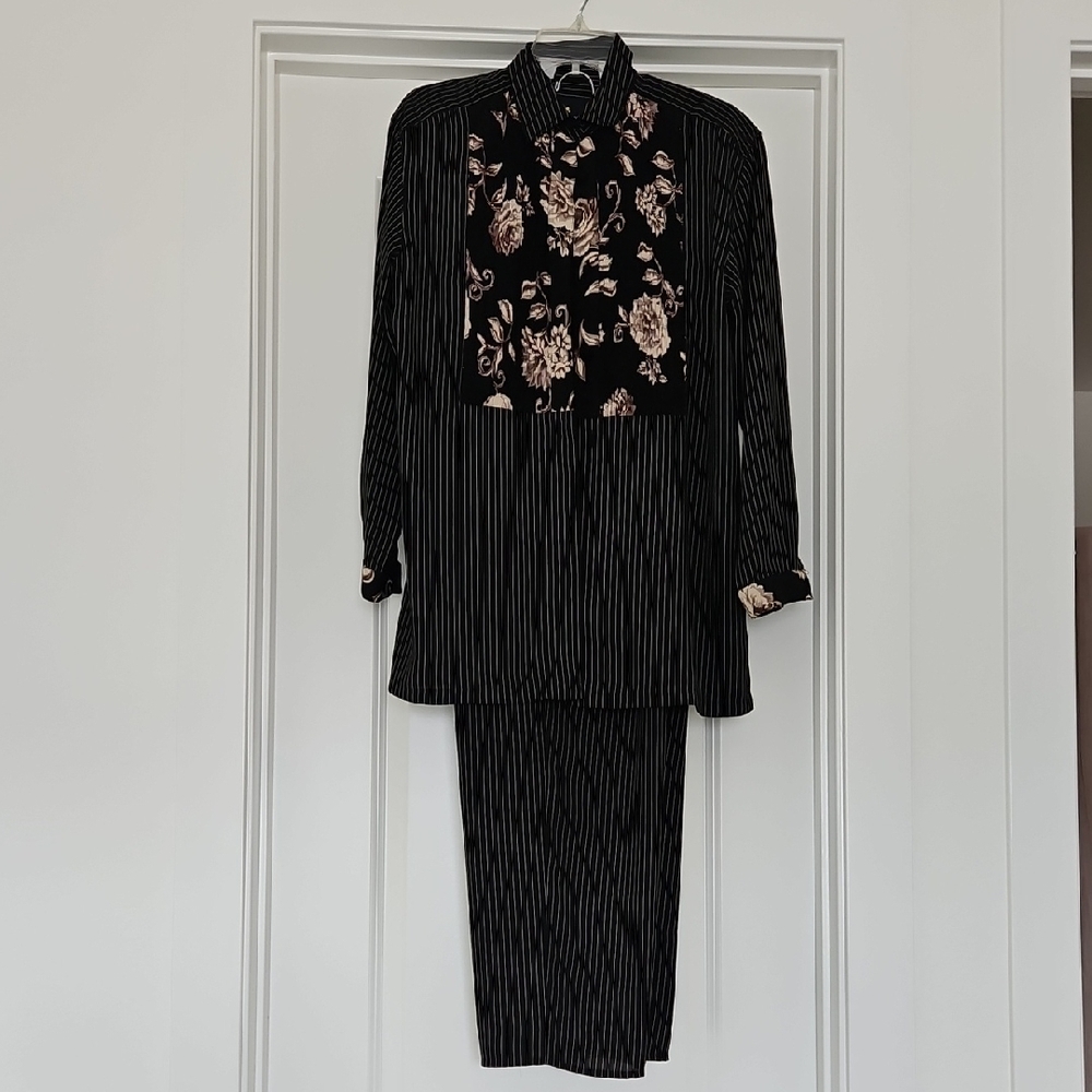 NWOT Liz Claiborne Sport Black and Beize Floral Striped Outfit
